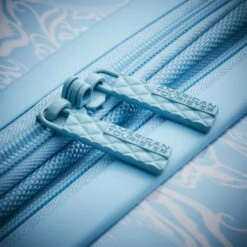 American Tourister Disney Cinderella 20" Spinner 11 American Tourister Disney Cinderella 20" Spinner -Travel Sales Store 1262937981 DisneyAA 20Spin 4 Zipper