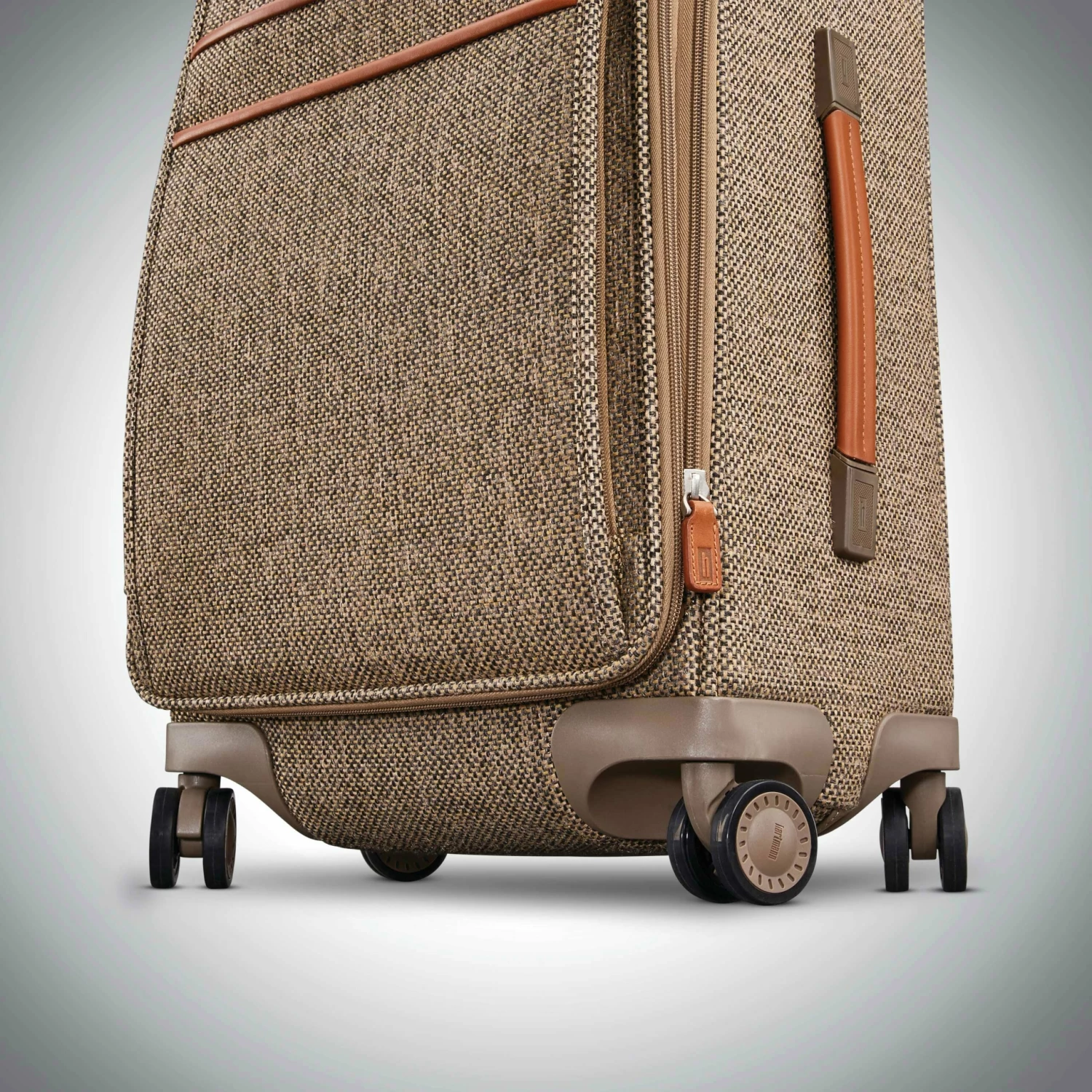 Hartmann Tweed Legend 26" Medium Journey Expandable Spinner Natural Tweed 4 Hartmann Tweed Legend 26" Medium Journey Expandable Spinner Natural Tweed - Image 2